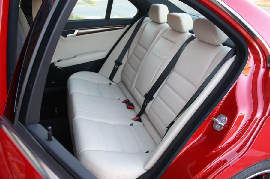 Mercedes-Benz C63 AMG Performance Pack 2011 года  (фото 9 из 39)